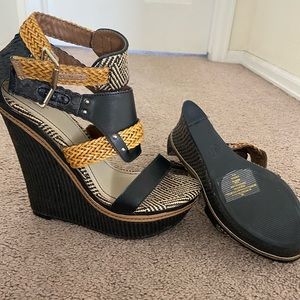 Mossimo platform wedge. Size 9.5. Never worn.